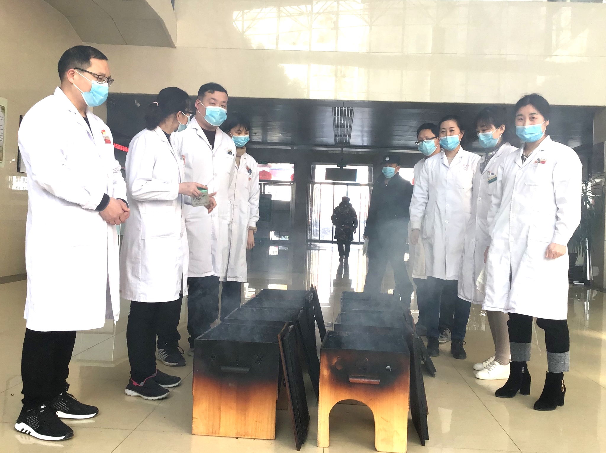 拉亮用集体照0003点起艾_看图王.jpg