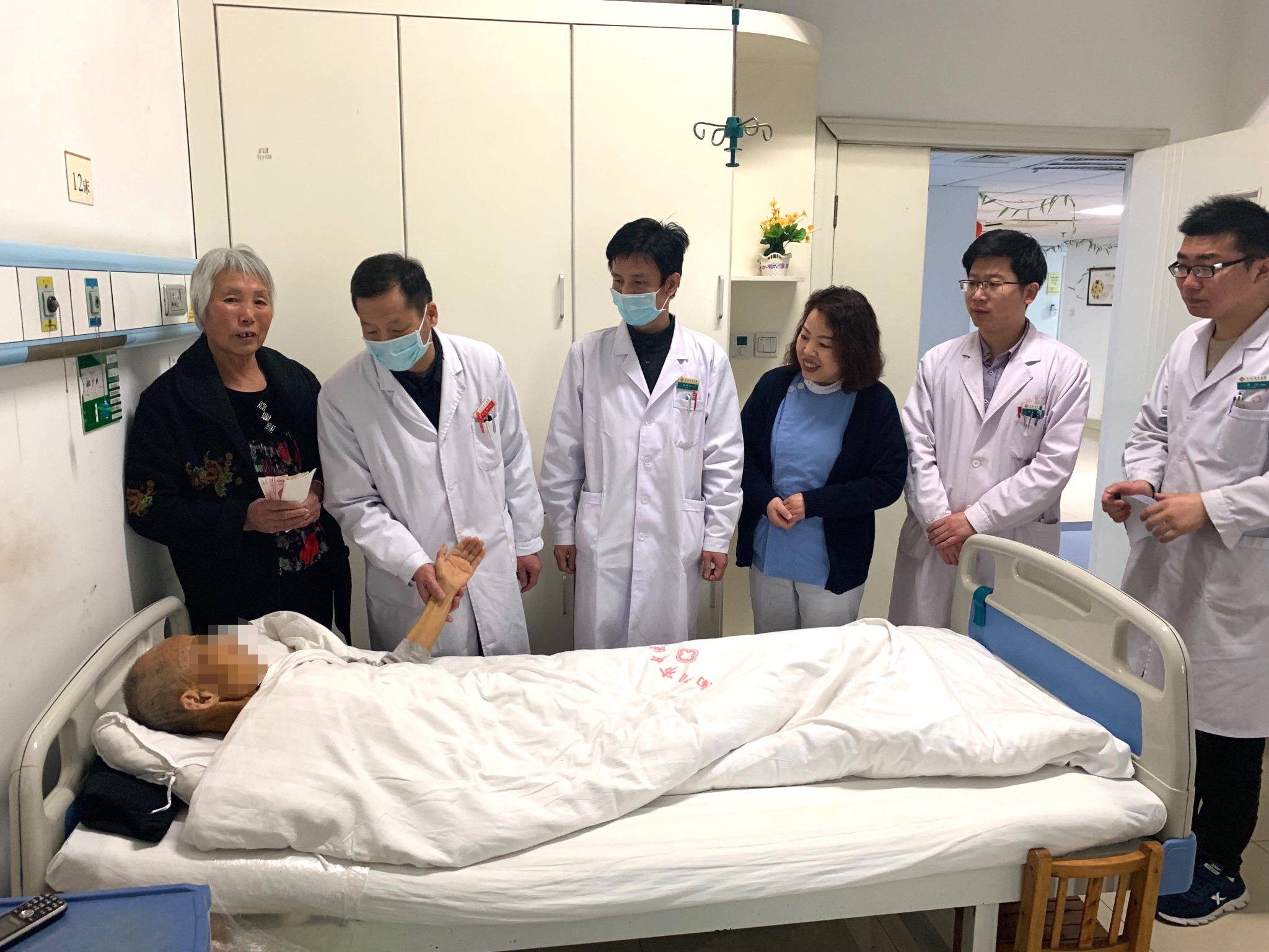 000004李主任查房看图王.jpg