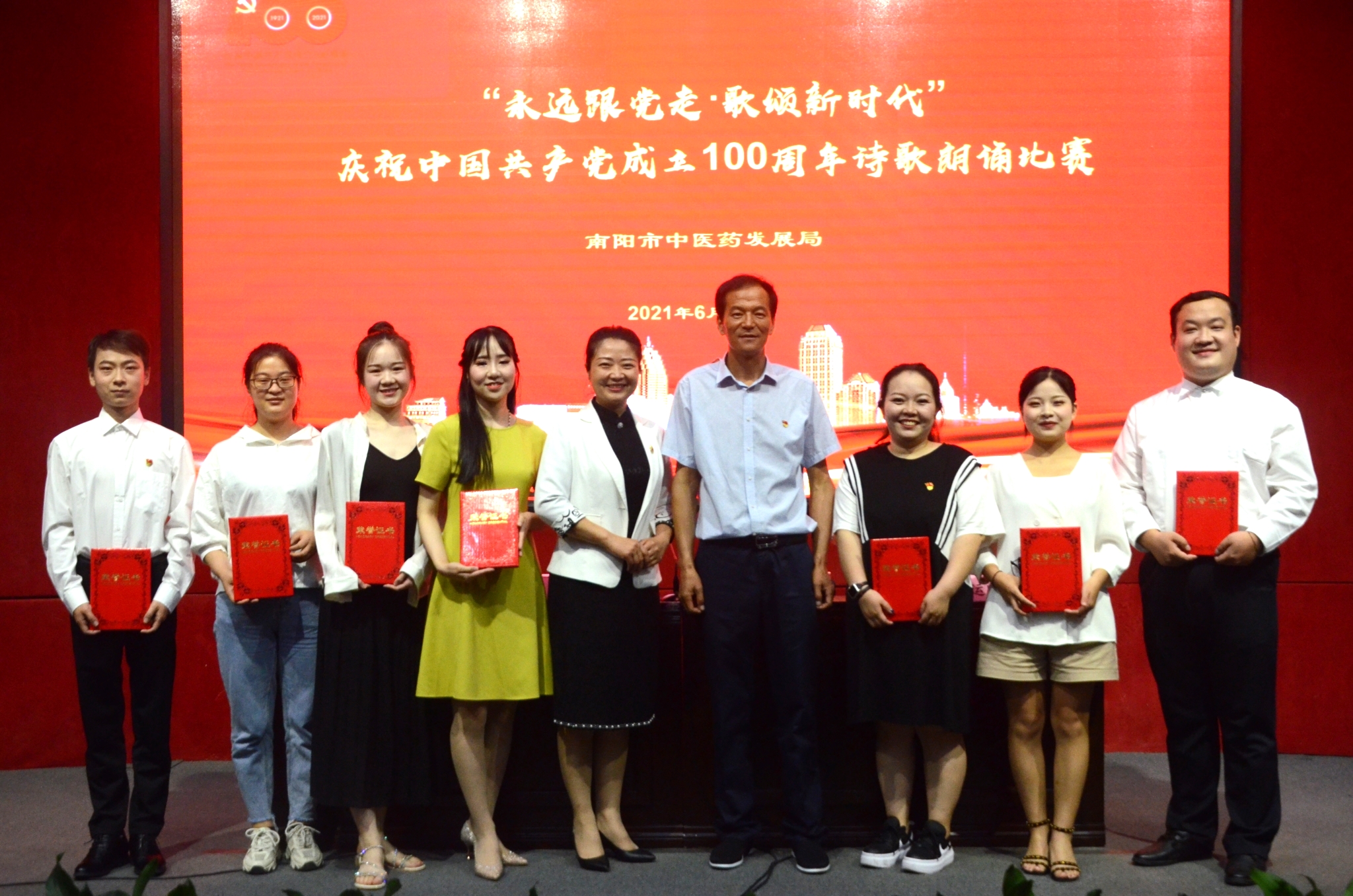 24获奖时磊人多.jpg
