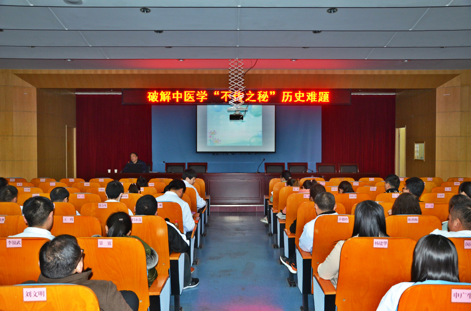 弘扬1.jpg